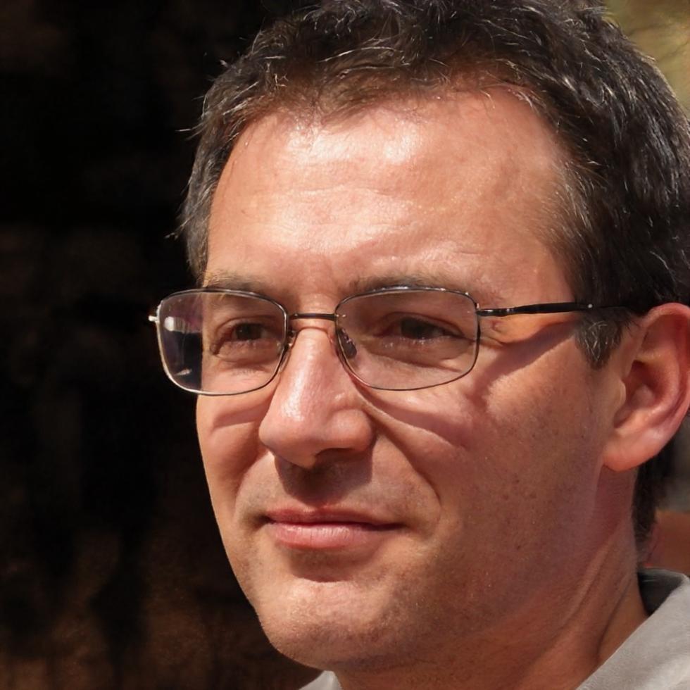 Instructor principal del programa de formación de profesores de yoga